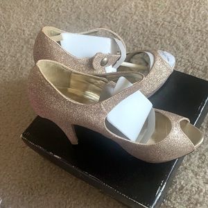 Gold Glitter Shoes, size 7, new